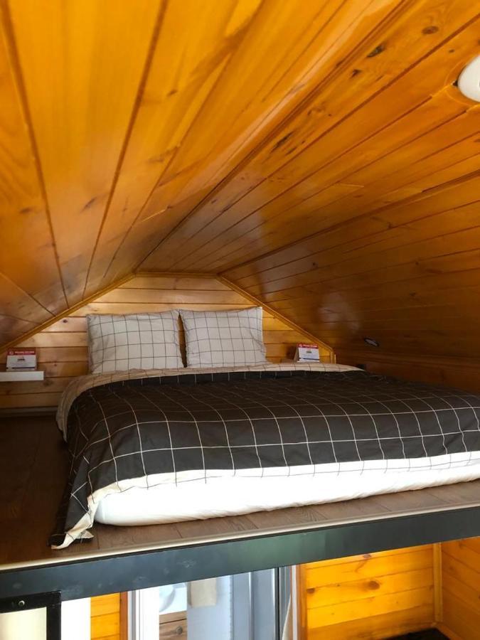 Lemon Tiny House Willa